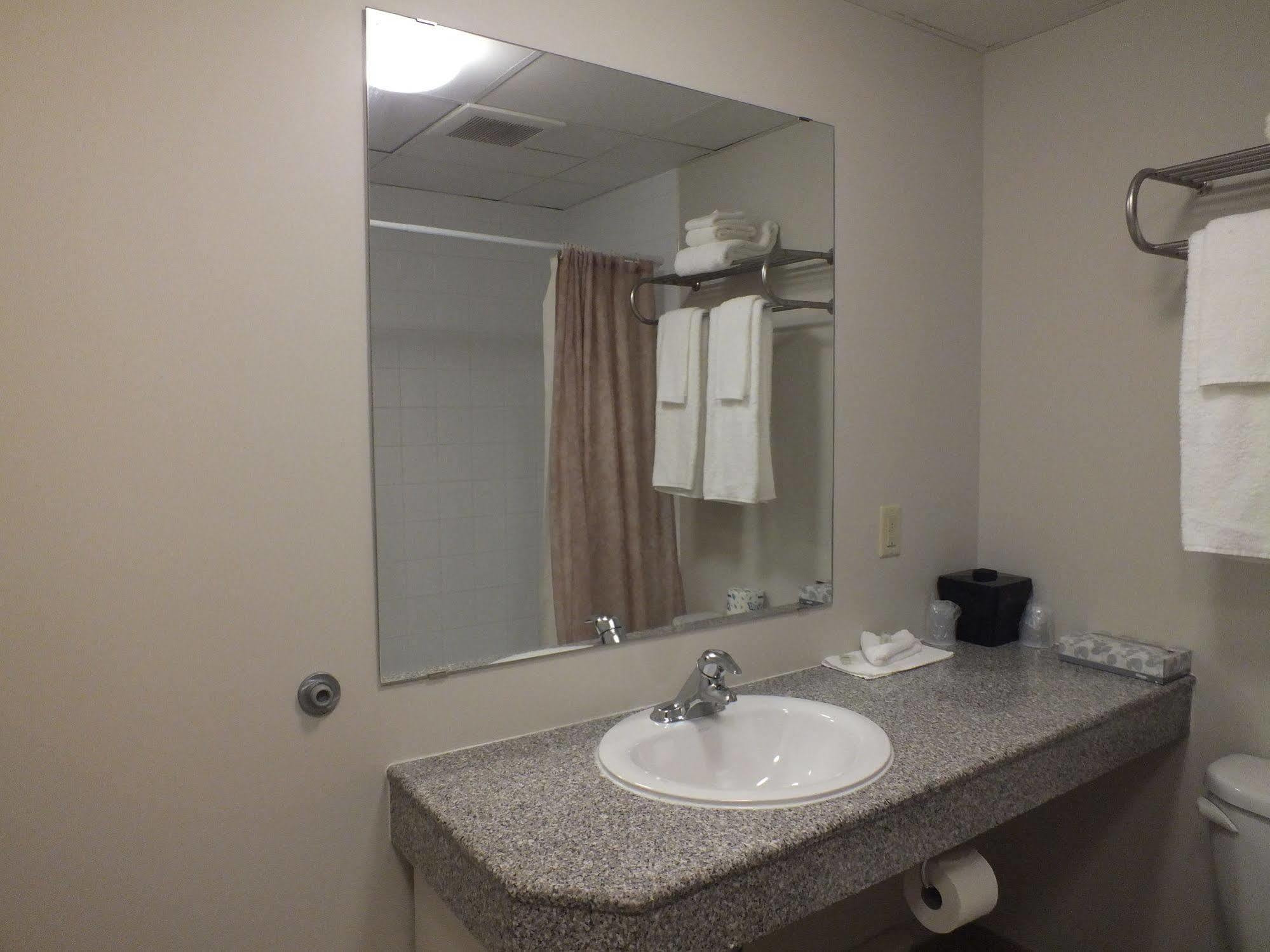 Rodeway Inn Sudbury Extérieur photo